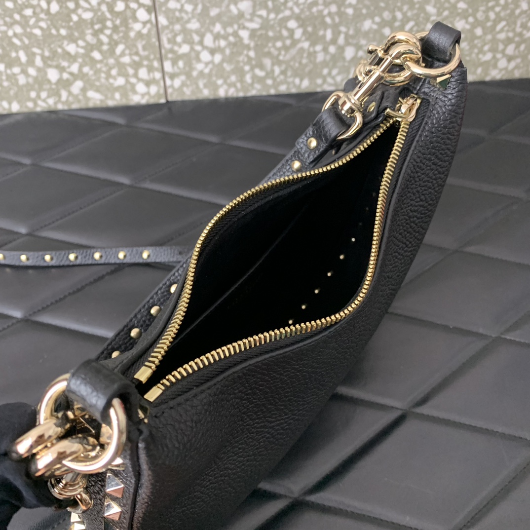Va1e*ntin0 garavani rockstud hobo bag-6✖️4✖️16cm