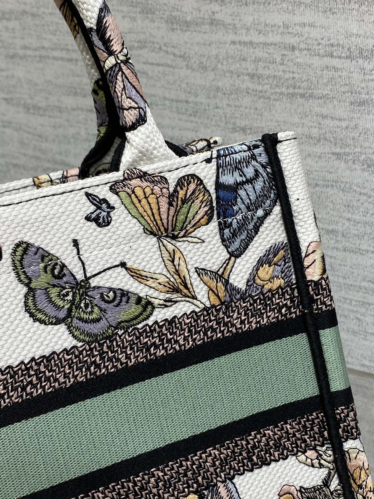 D*or small book tote-26*8*22cm