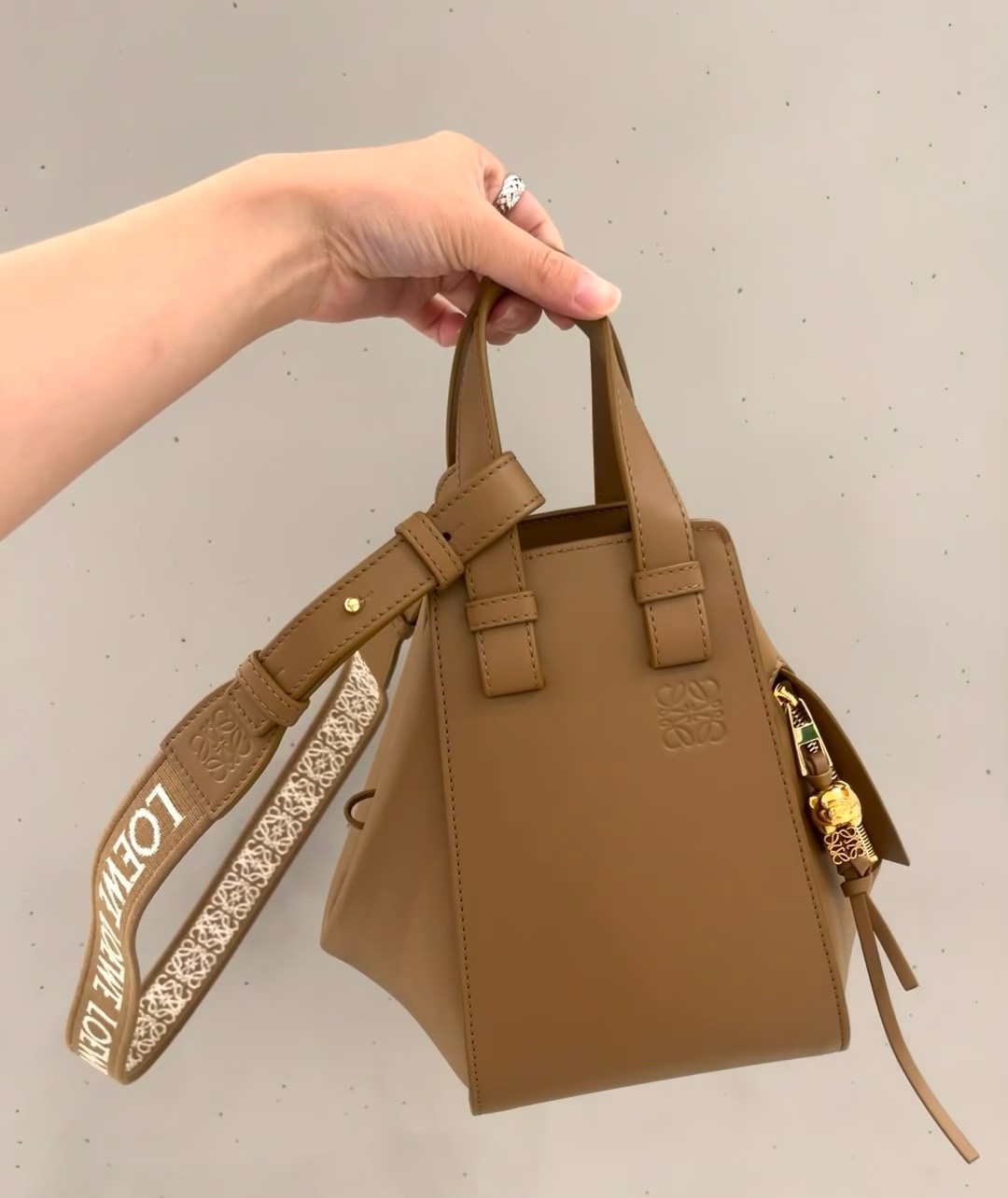 L0ew* hammock bag-19.5*14.4*20.8cm