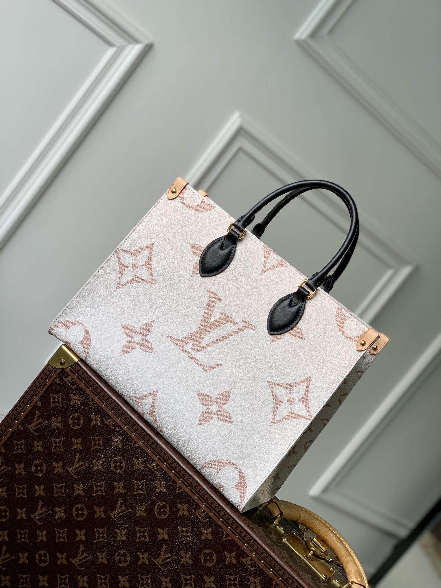 l0*is V*t0n small onthego handbag-35*28*15cm