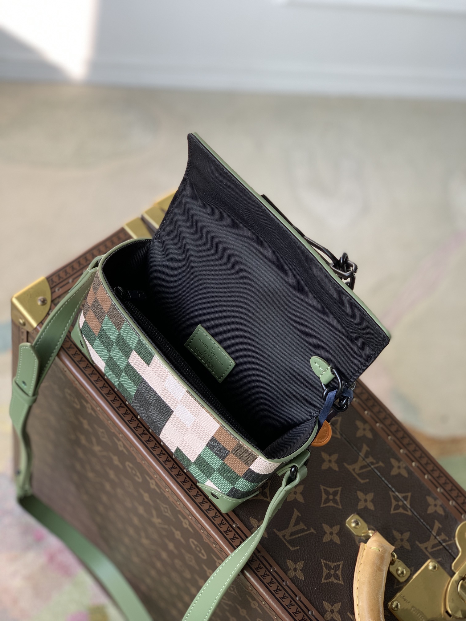 l0*is V*t0n steamer bag-18x 11x 6.5cm