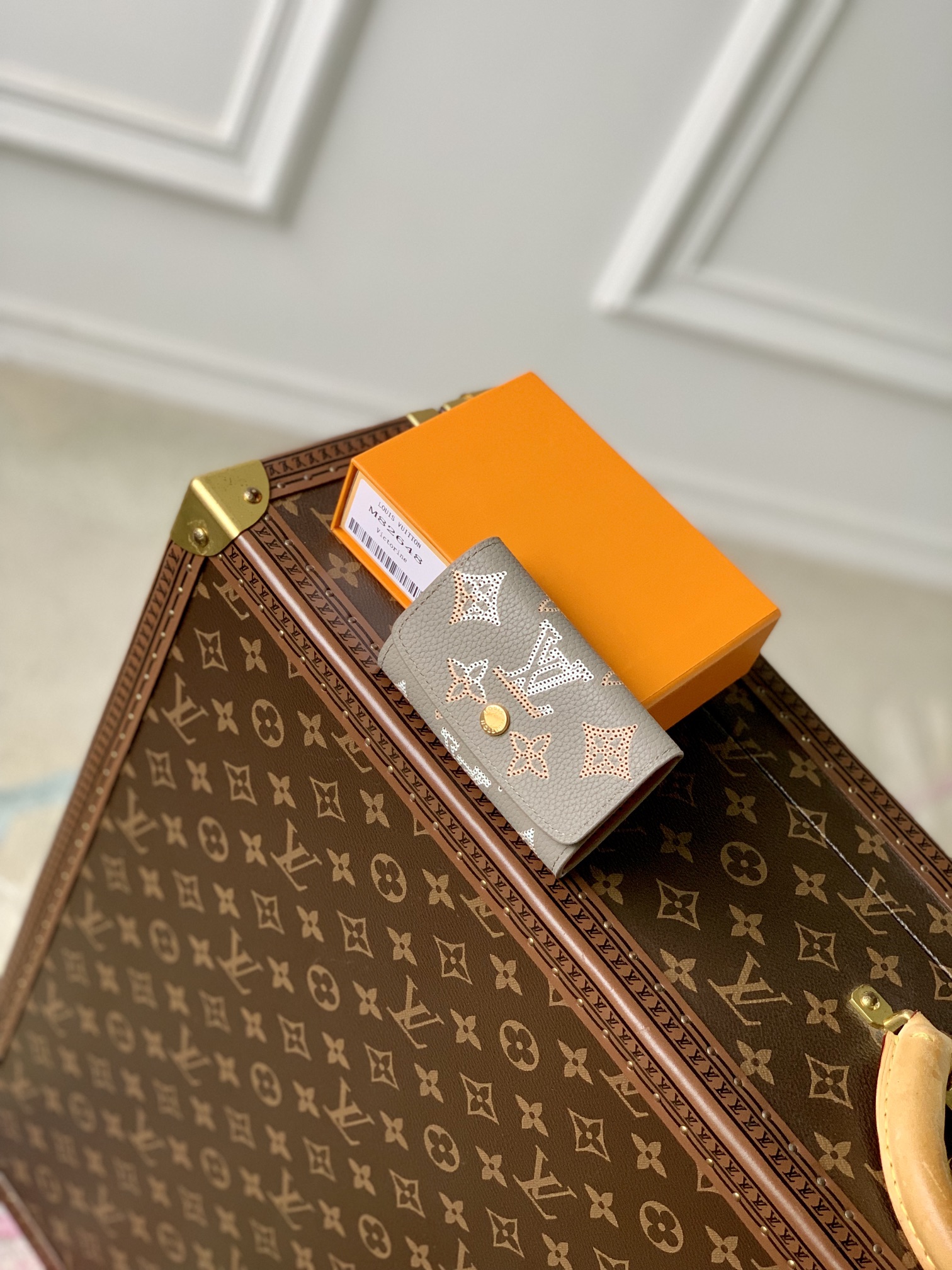 l0*is V*t0n wallet-10.5 x 5.5 x 1cm