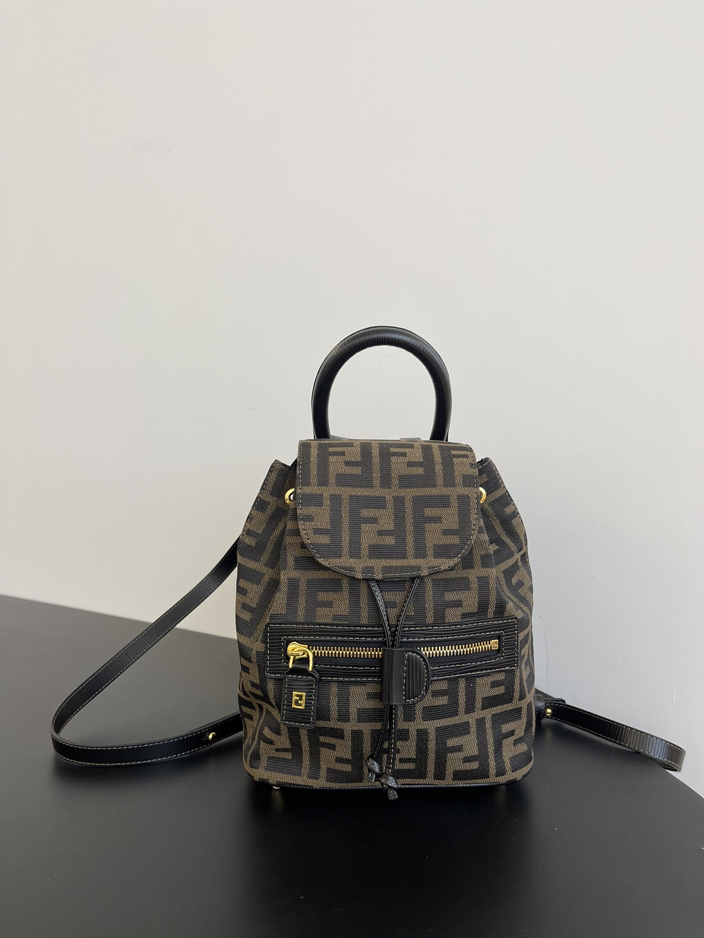 F**di vintage backpack-18.5x24x10cm
