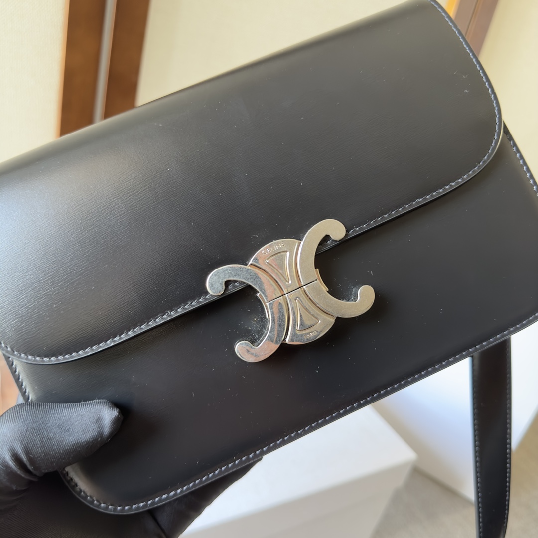 Celin Triomphe Shoulder Bag-22.5x16.5x7.5CM