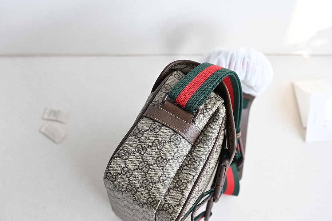 g*u*i gg S*p*e message bag-27*20*10cm
