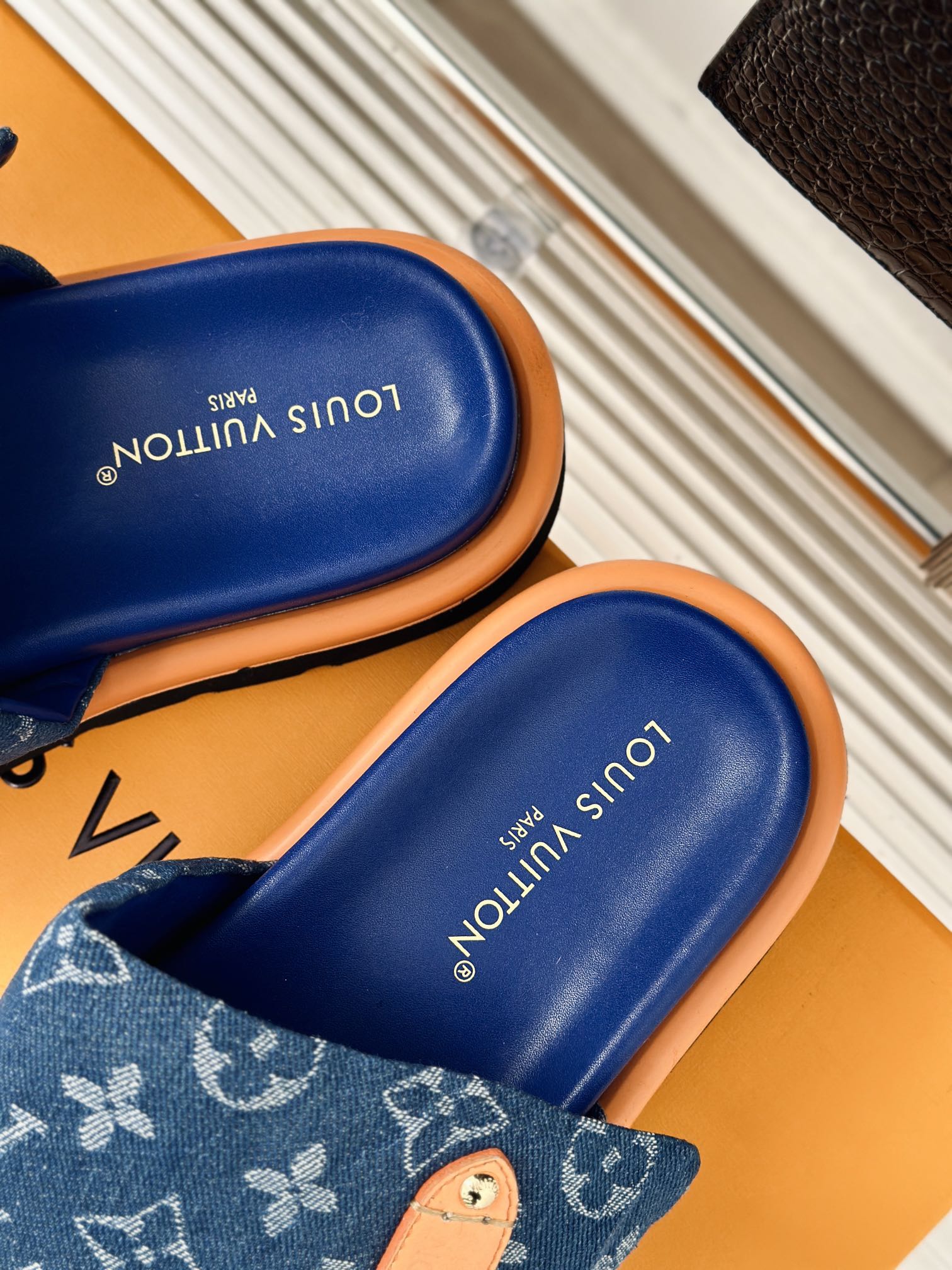 l0*is V*t0n slides