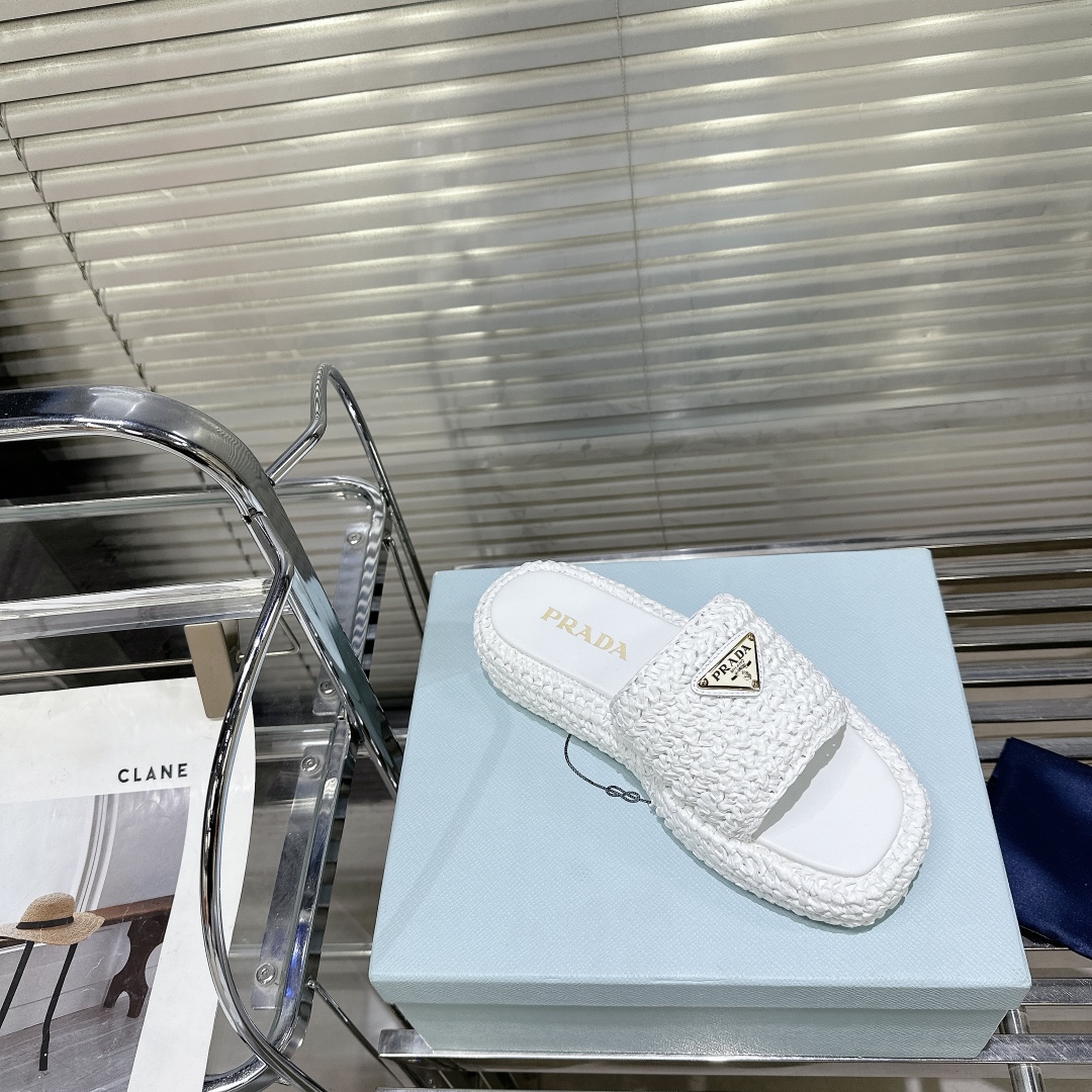 Pra*a sandals