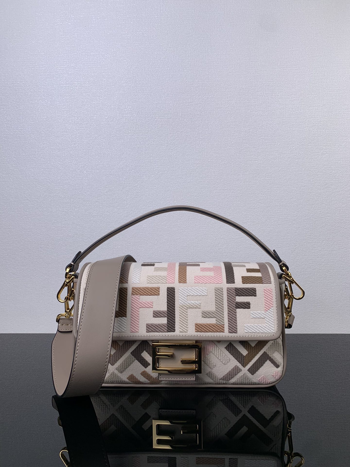 F**di baguette bag-26x15x6cm