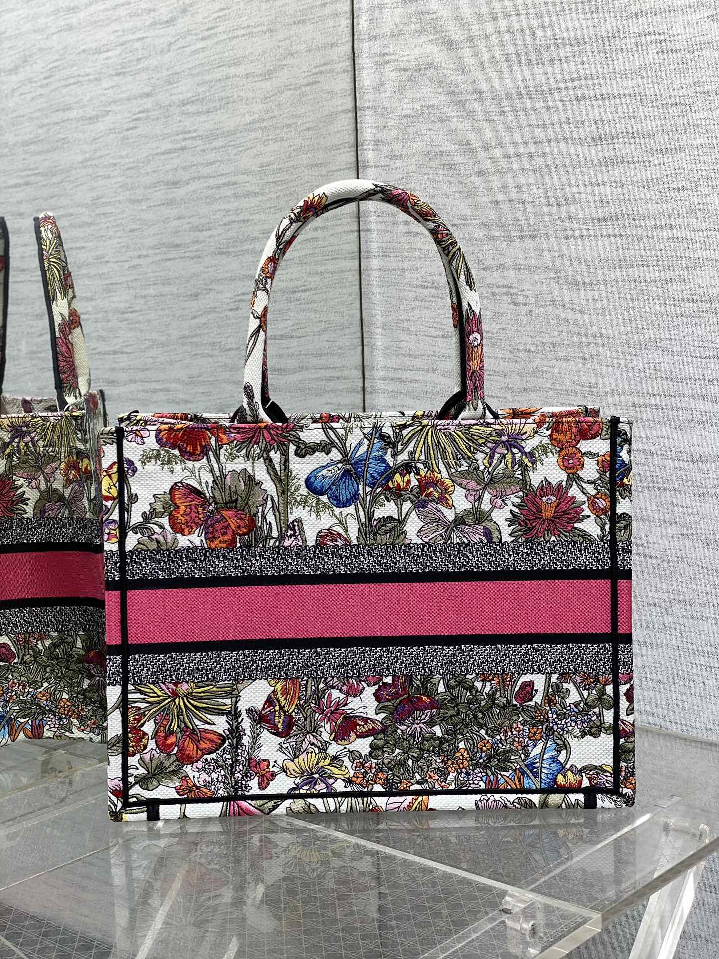 D*or book tote