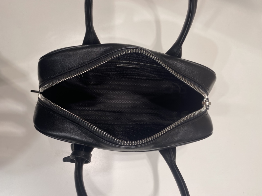 Pra*a medieval boston bag 1ba846-24*15*5cm