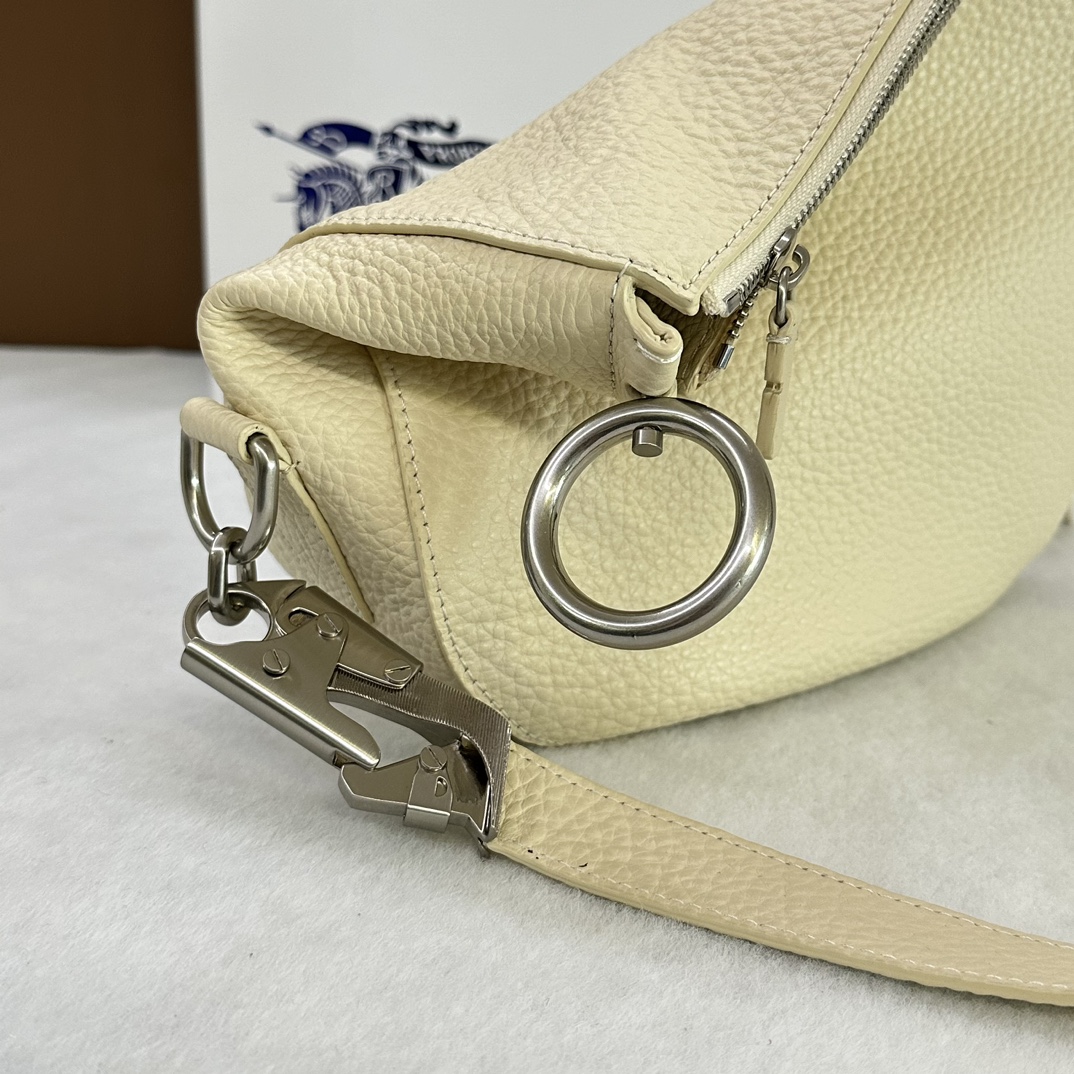 B**rry knight bag-24 x 8 x 23cm