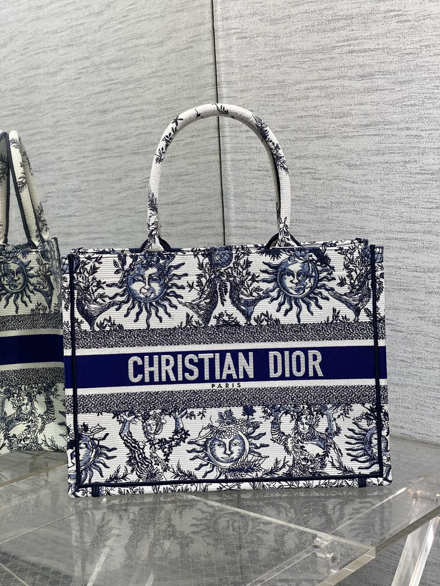 D*or small book tote-36.5cm