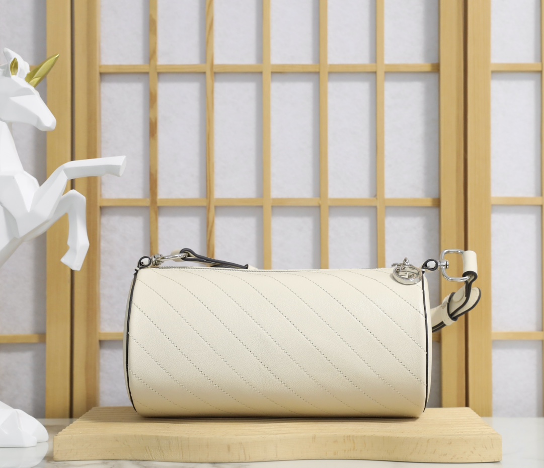 G*u*i blondie shoulder bag-13*25*12cm