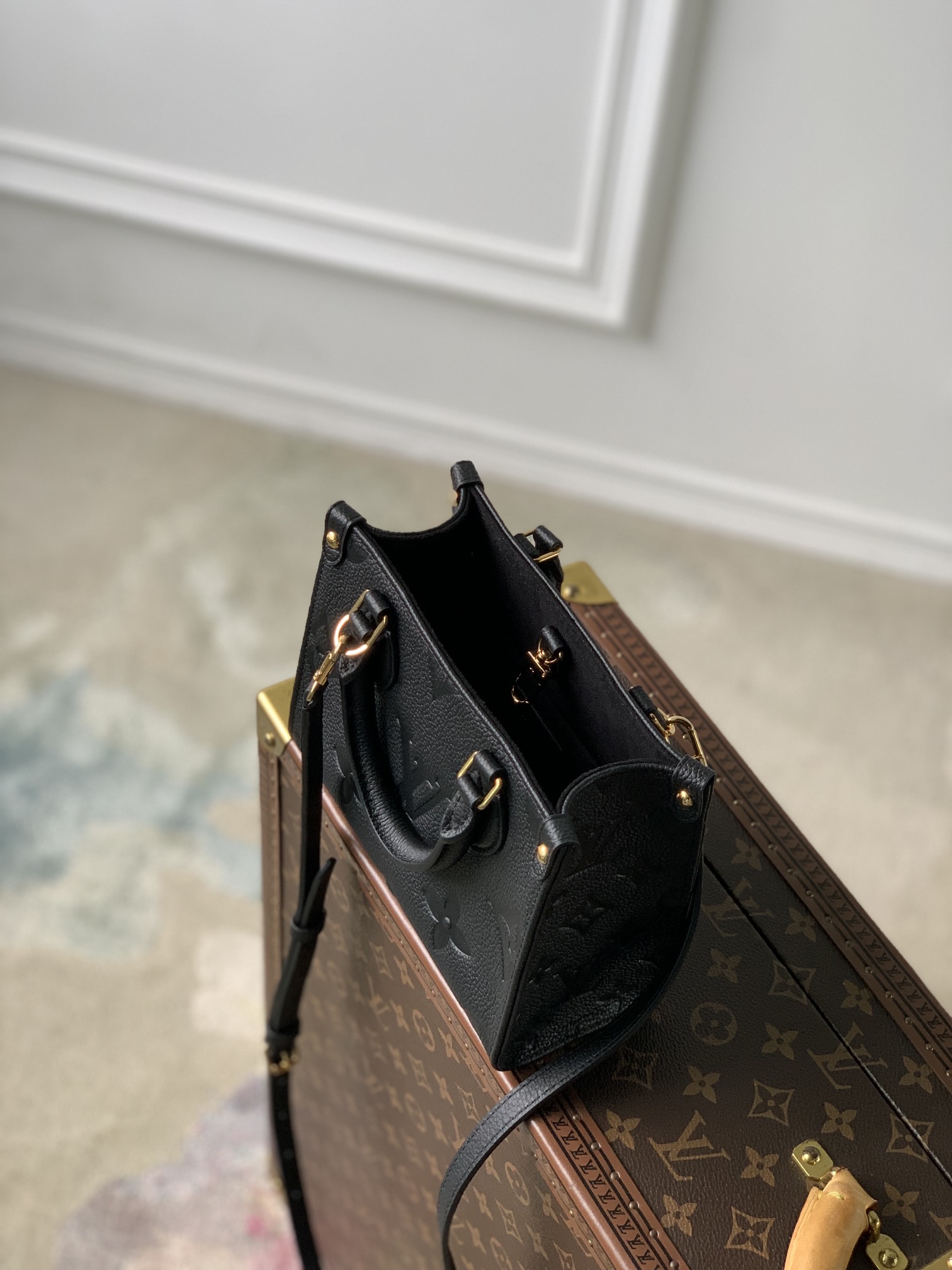 l0*is V*t0n onthego bb handbag-18*15*8.5cm
