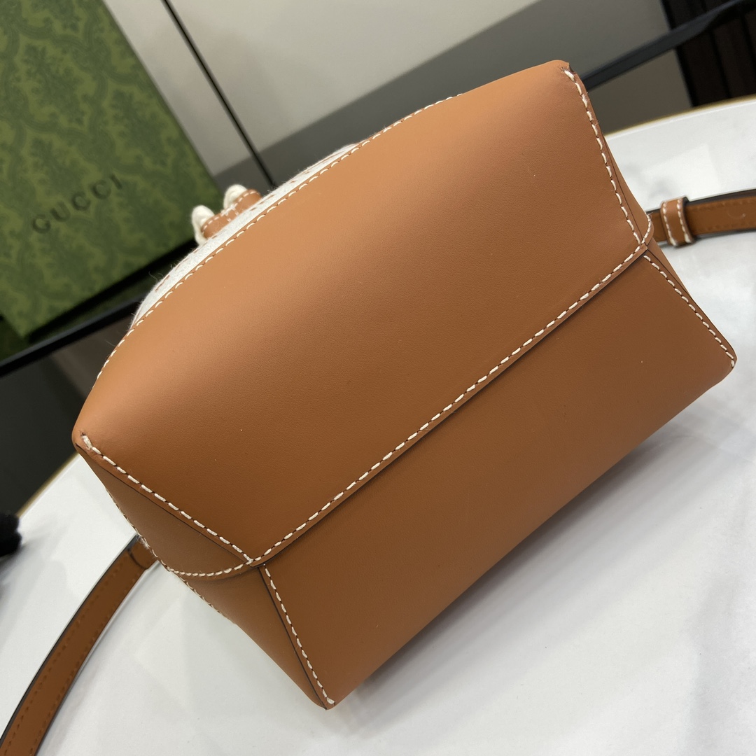 G*u*i backpack-16*21*11cm