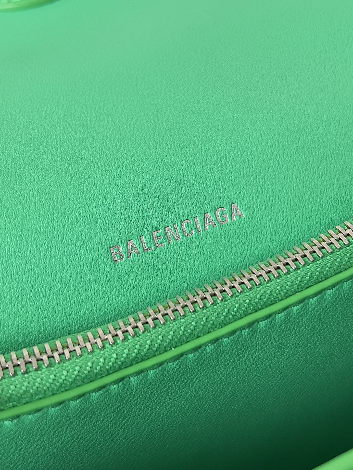 Ba*len*cia*ga crush chain bag-25.5*10*15.5cm