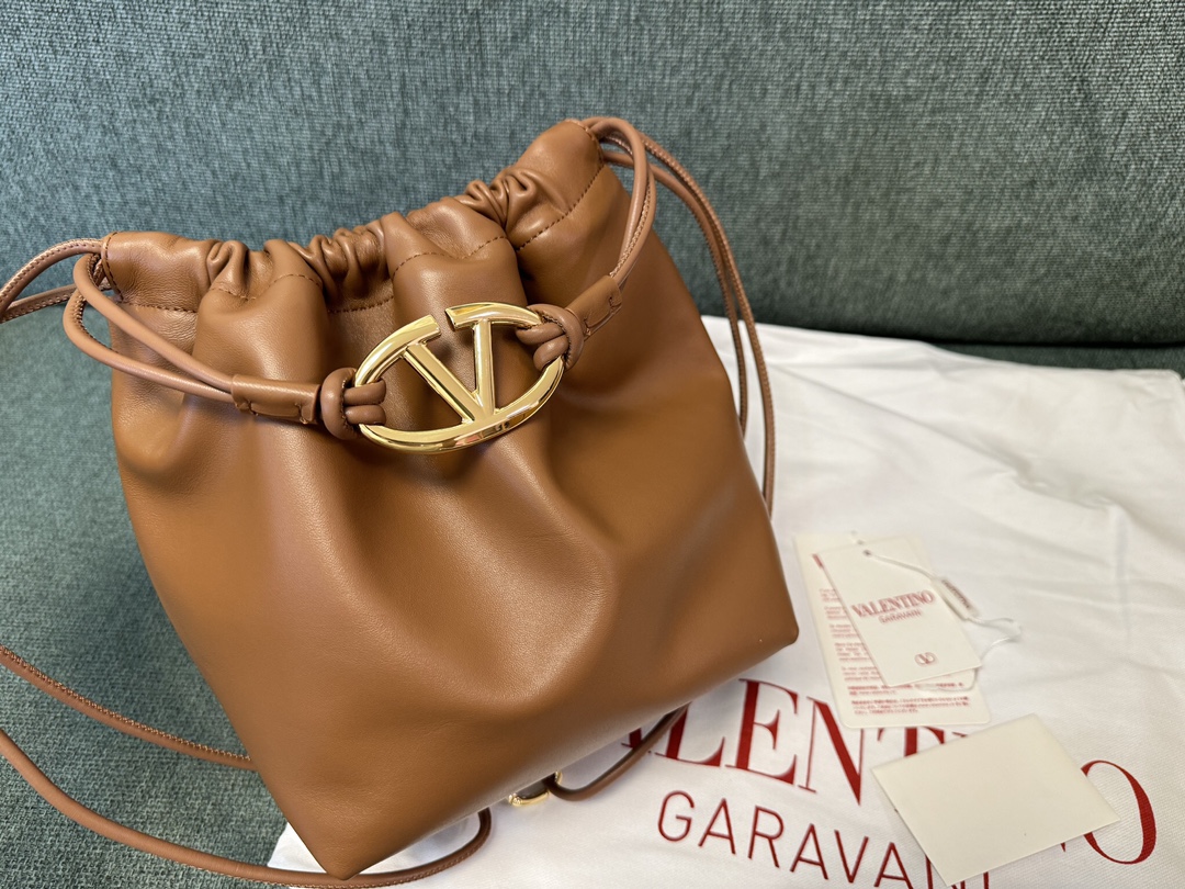 Va1e*ntin0 garavani vlogo pouf bag-23x19x14cm