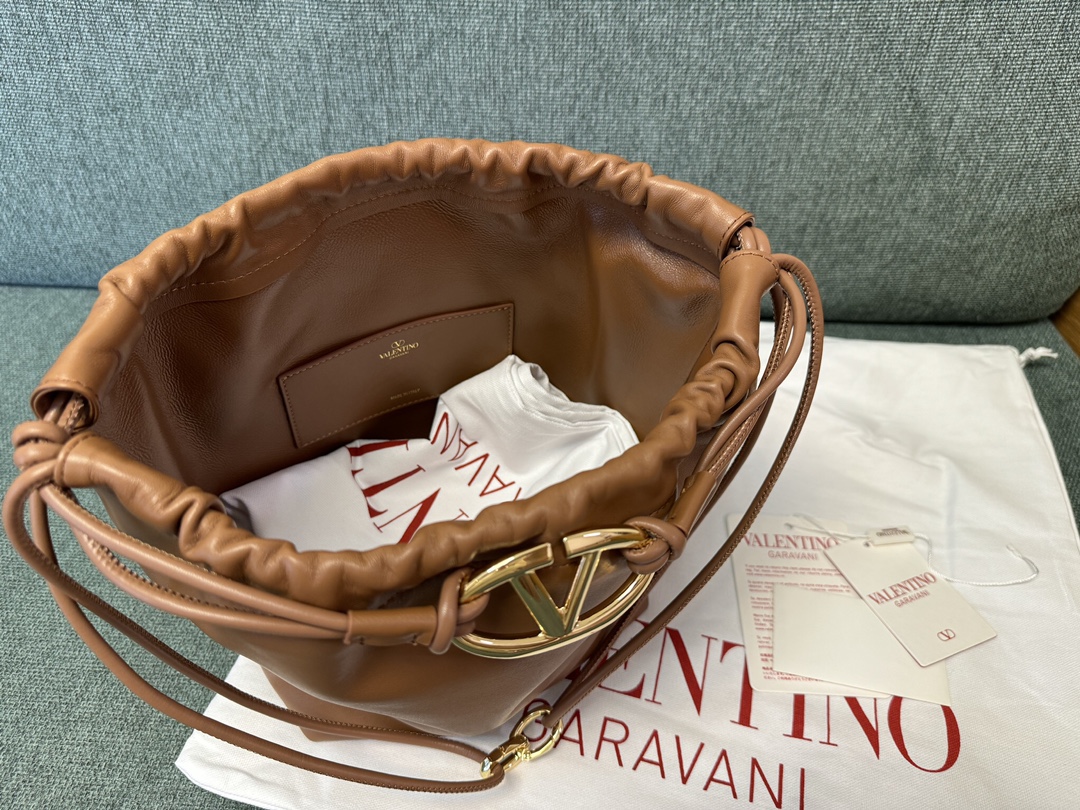 Va1e*ntin0 garavani vlogo pouf bag-23x19x14cm