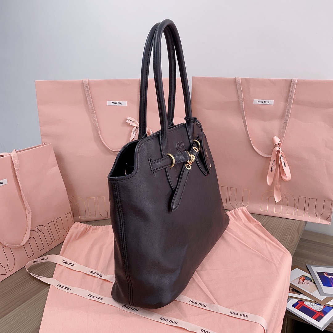 M*um*u aventure nappa tote-31x40x13cm