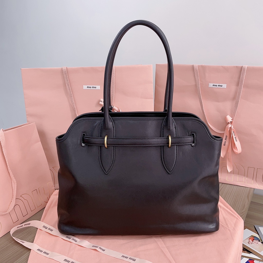 M*um*u aventure nappa tote-31x40x13cm