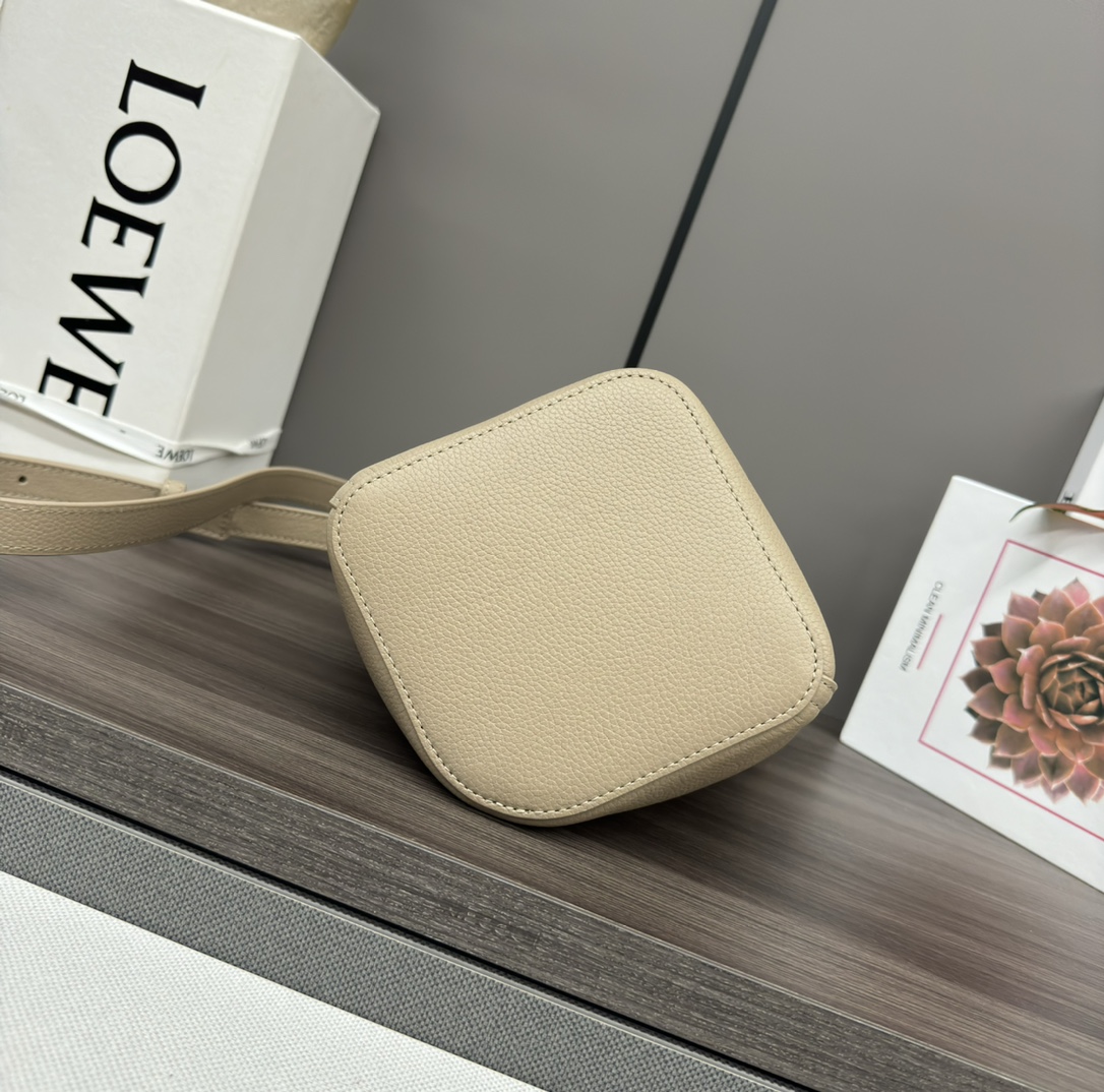 L0ew* mini pebble bucket bag-16*16*19.5cm