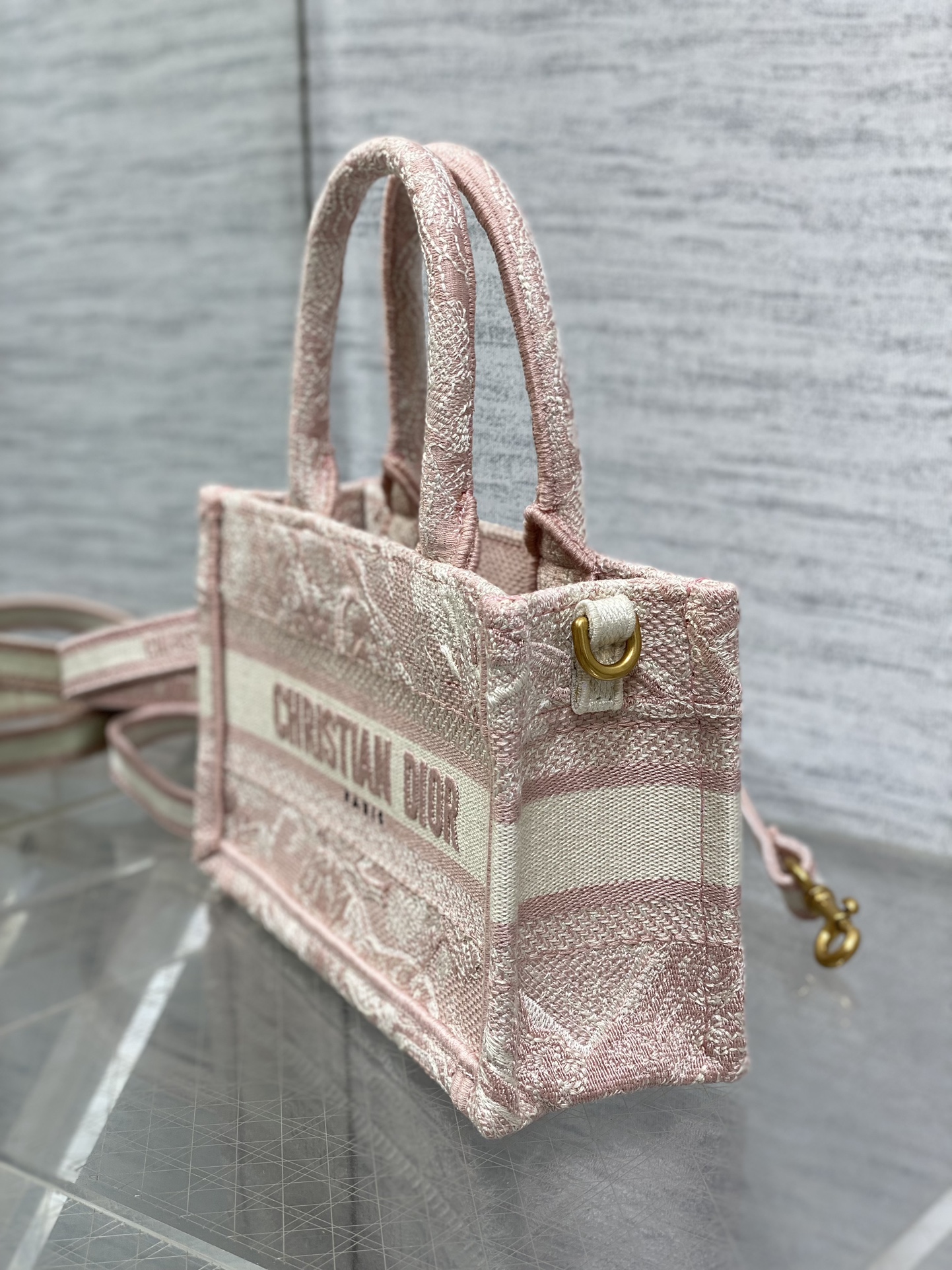 D*or book tote-21.5*13*7.5cm