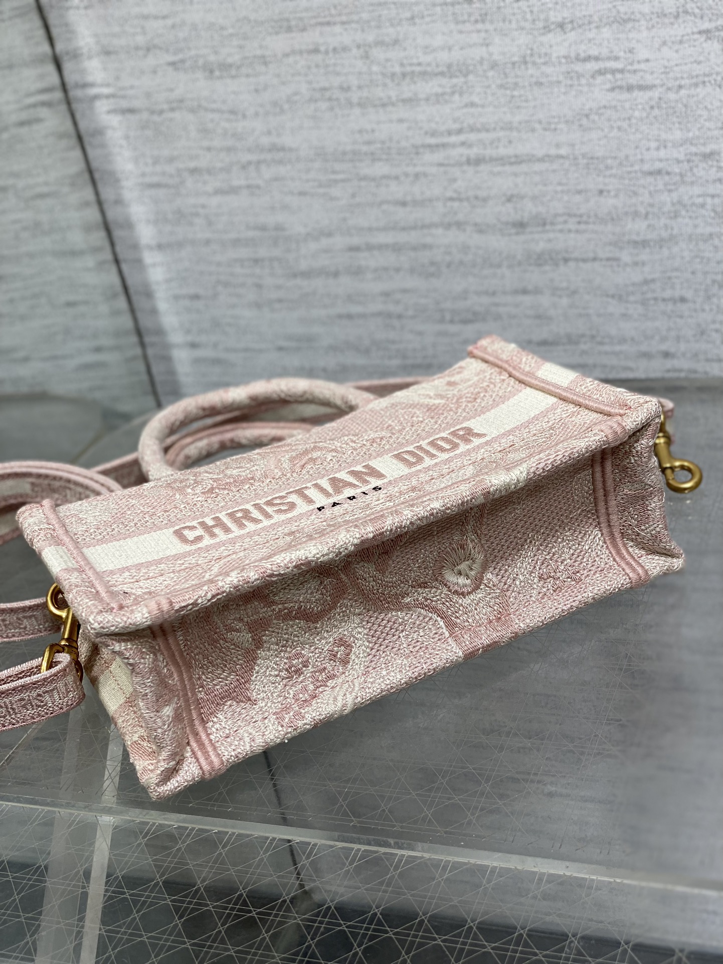 D*or book tote-21.5*13*7.5cm