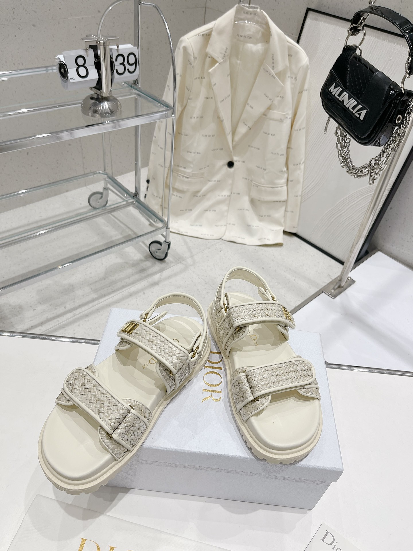 D*or sandals