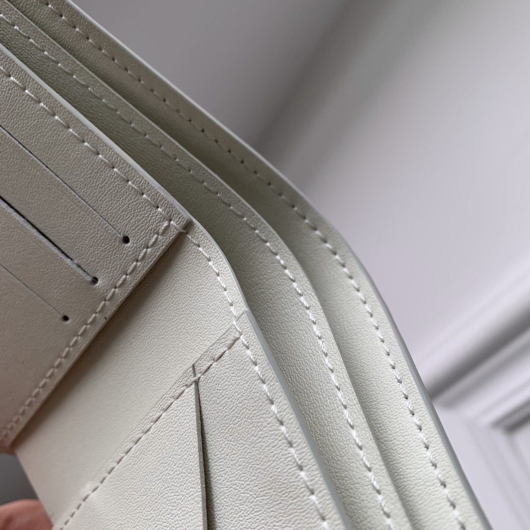 l0*is V*t0n multiple wallet-m61695-11.5 x 9 x 1.5 cm