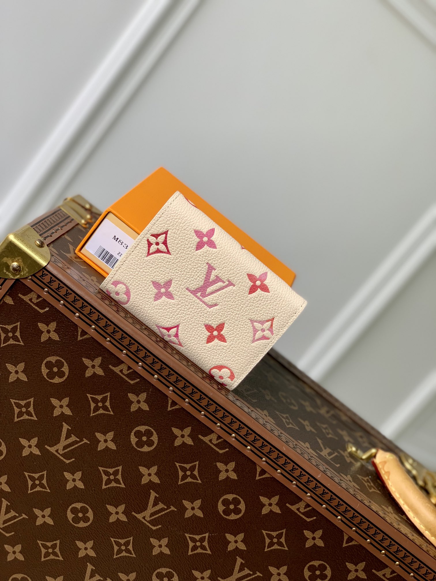 l0*is V*t0n m83507 wallet-4.3 x 3.5 x 1.2cm