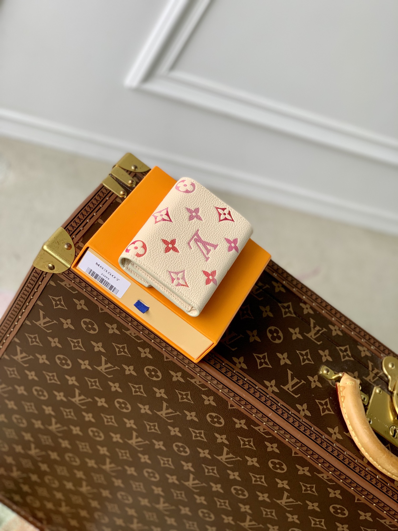 l0*is V*t0n m83507 wallet-4.3 x 3.5 x 1.2cm
