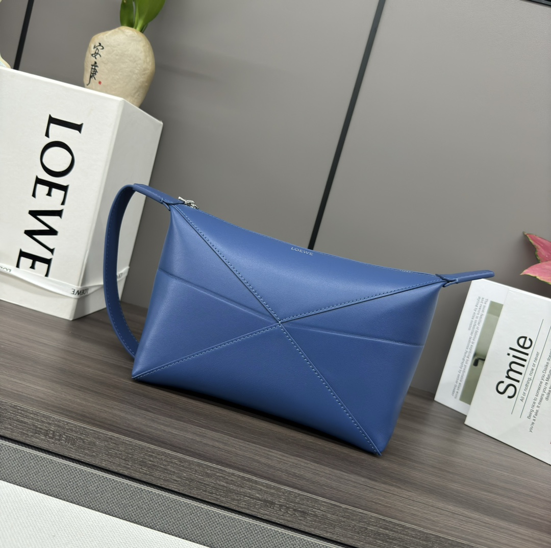 L0ew* pouch-22.7*12*15.5cm