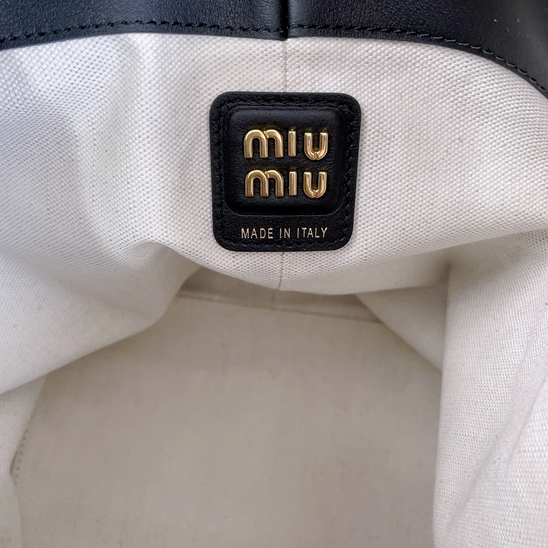 M*um*u bucket-23x 29x17cm
