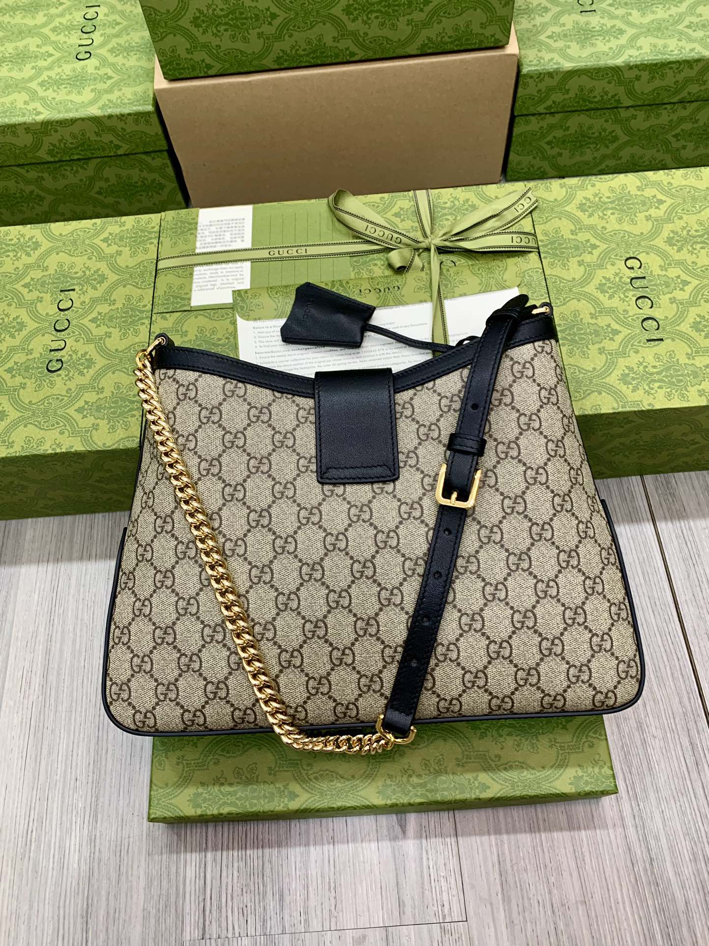 G*u*i padlock bag-32.5x 24x 5.5cm