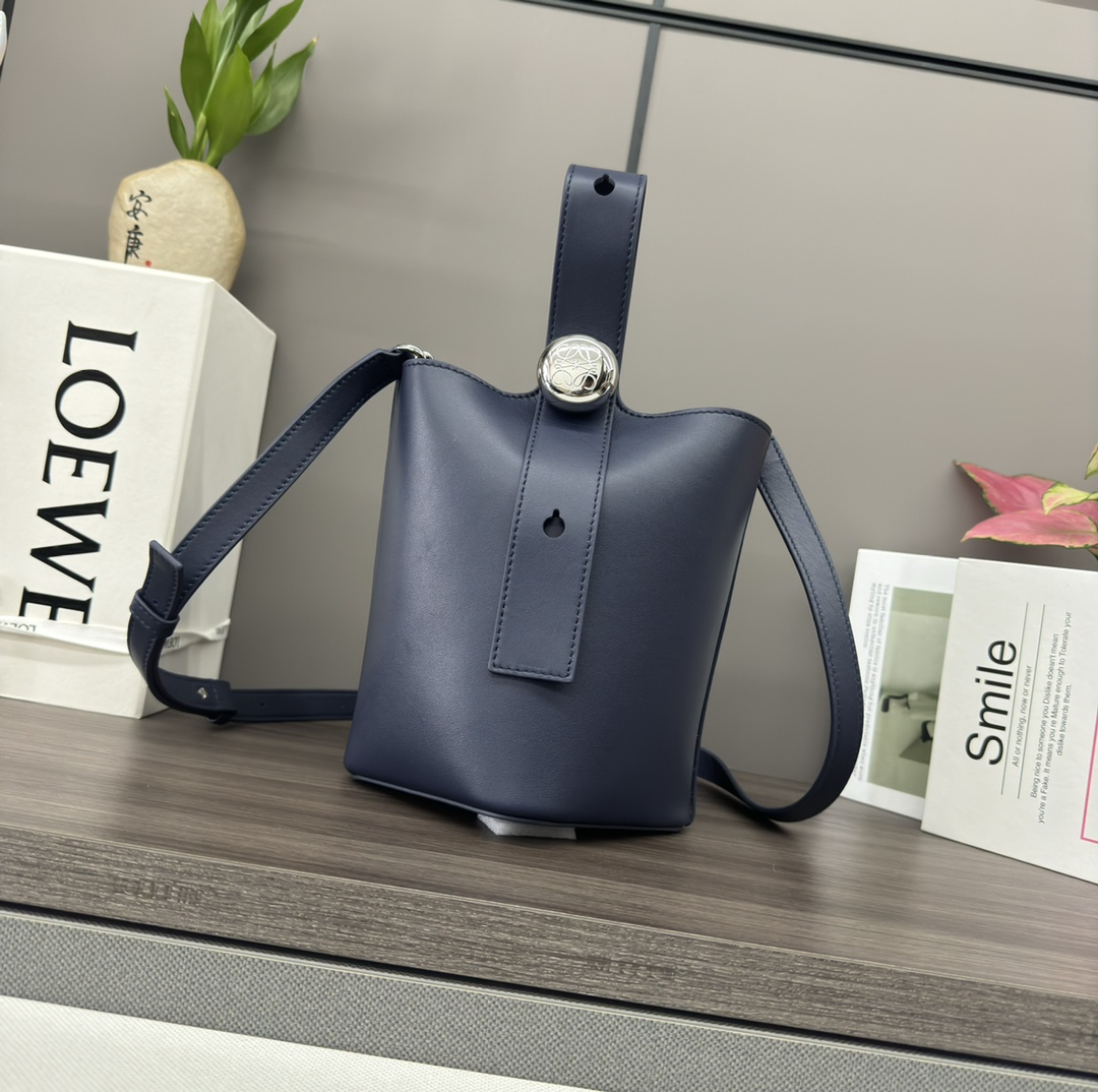 L0ew* mini pebble bucket bag-16*16*19.5cm