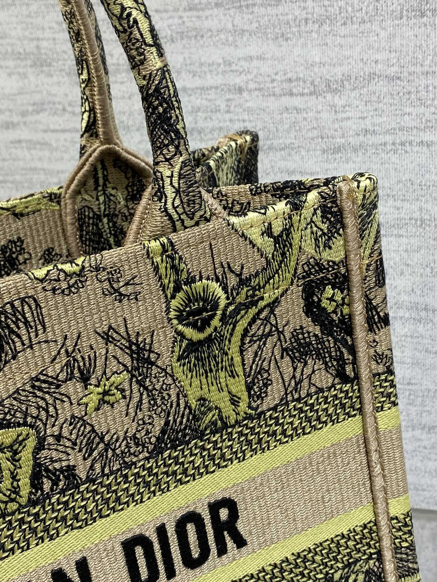 D*or small book tote-26*8*22cm