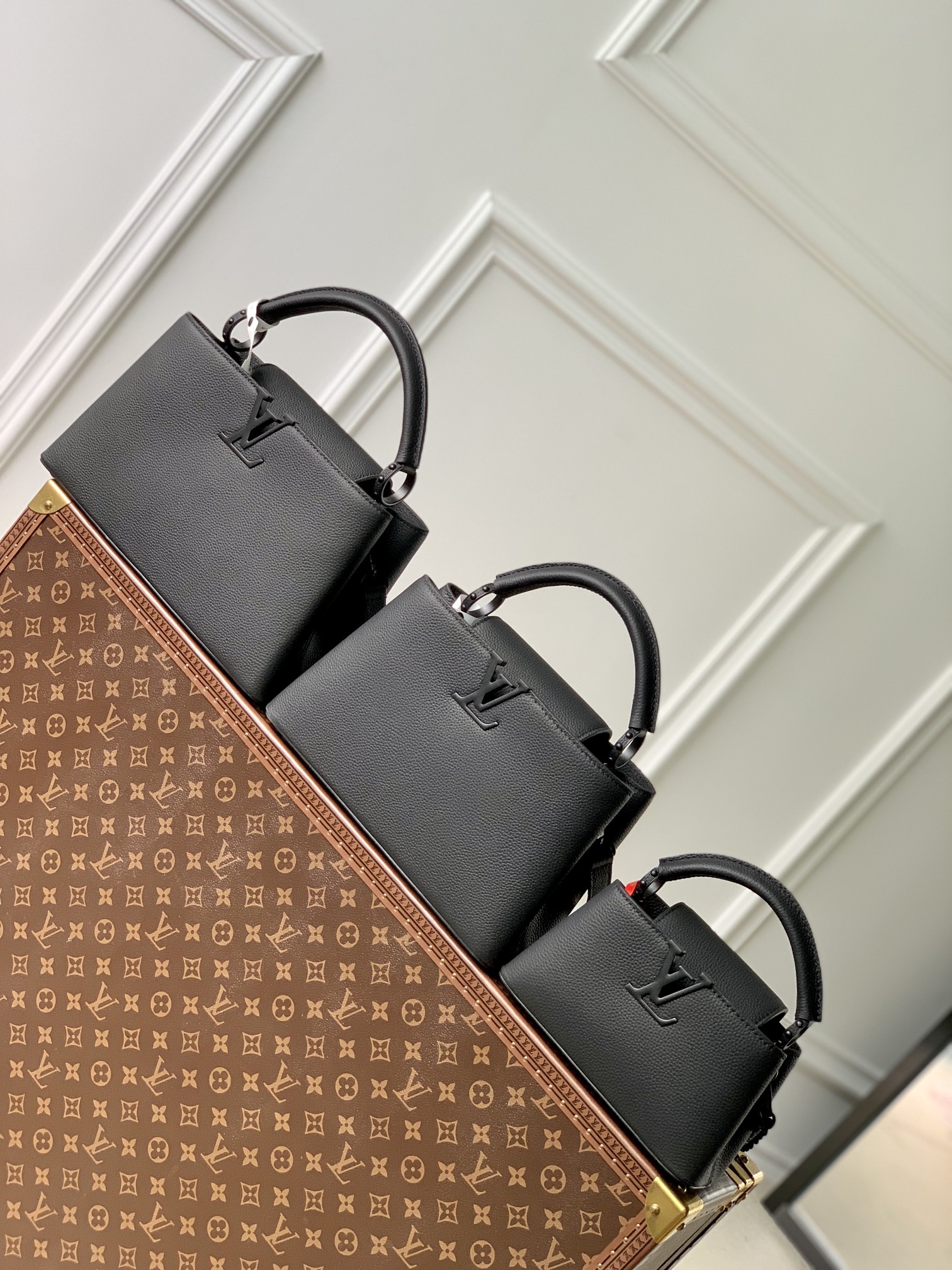 l0*is V*t0n capucines handlebag