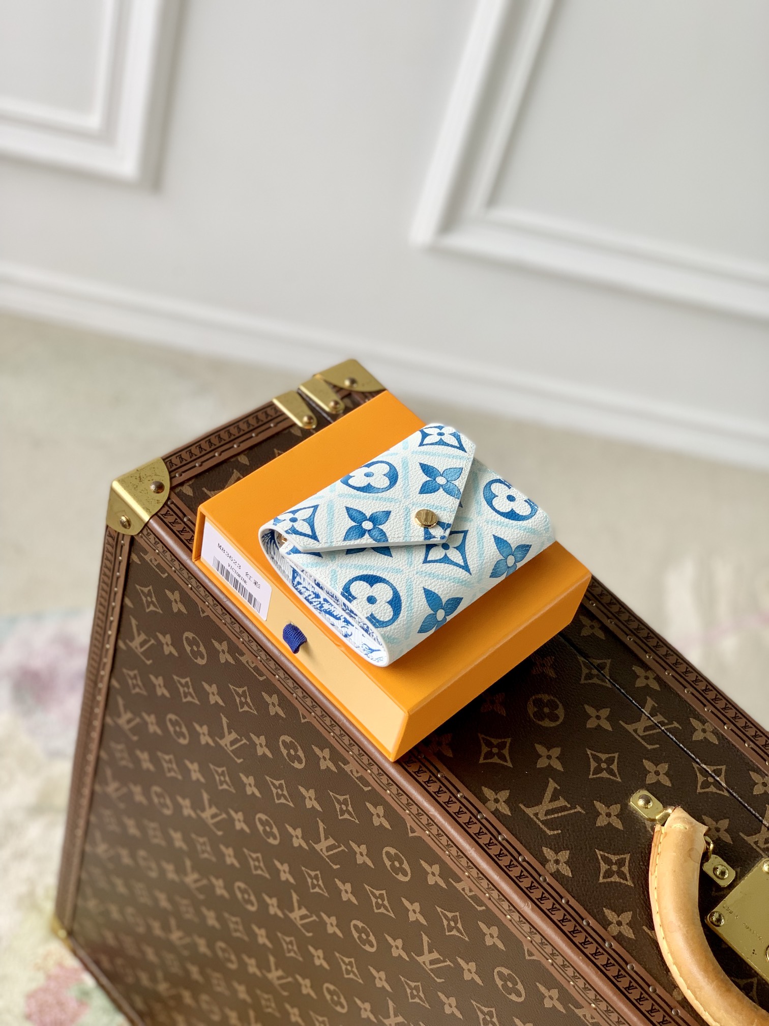 l0*is V*t0n victorine by the pool wallet-12 x 9.5 x 2.5cm