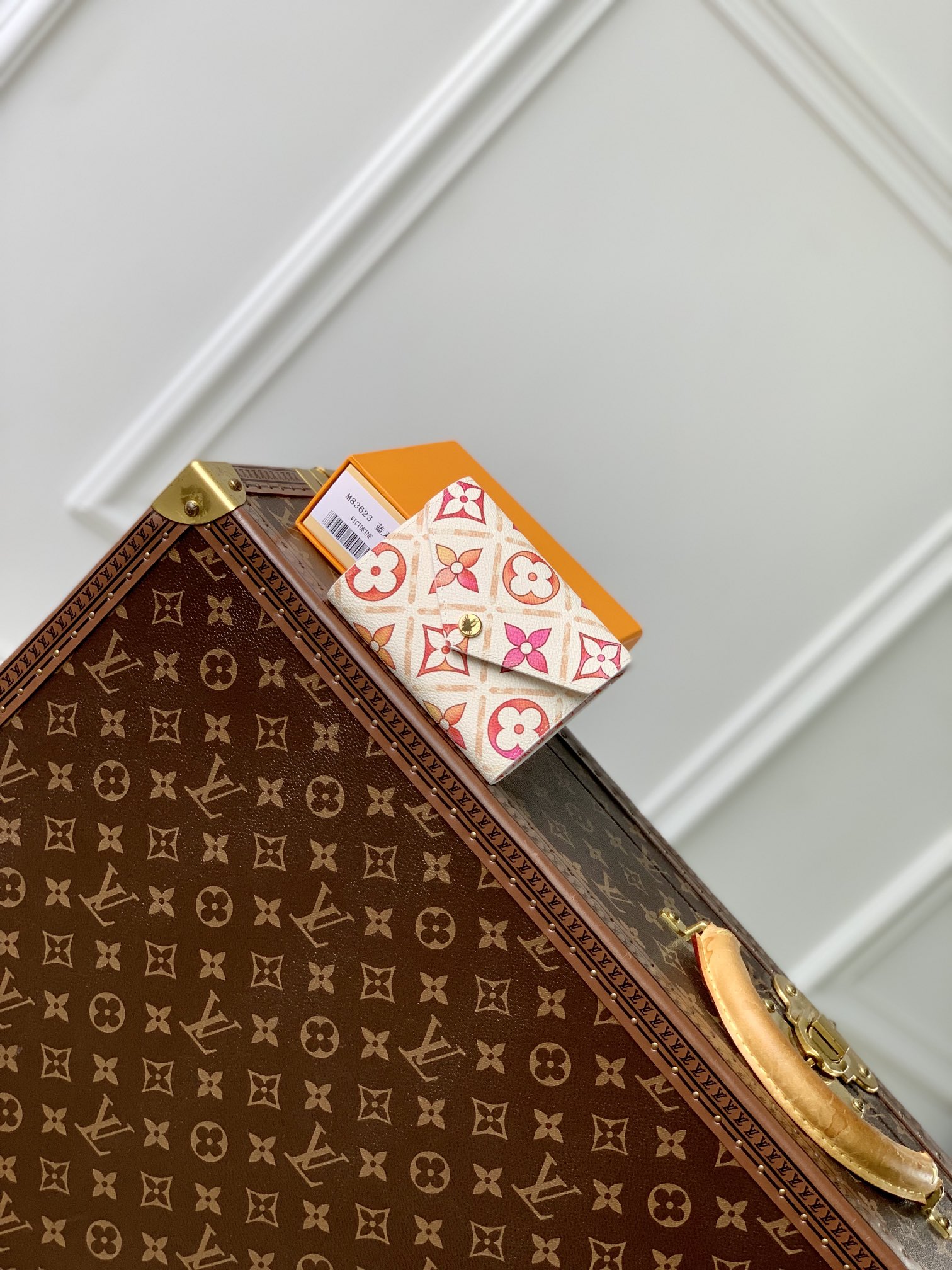 l0*is V*t0n victorine by the pool wallet-12 x 9.5 x 2.5cm