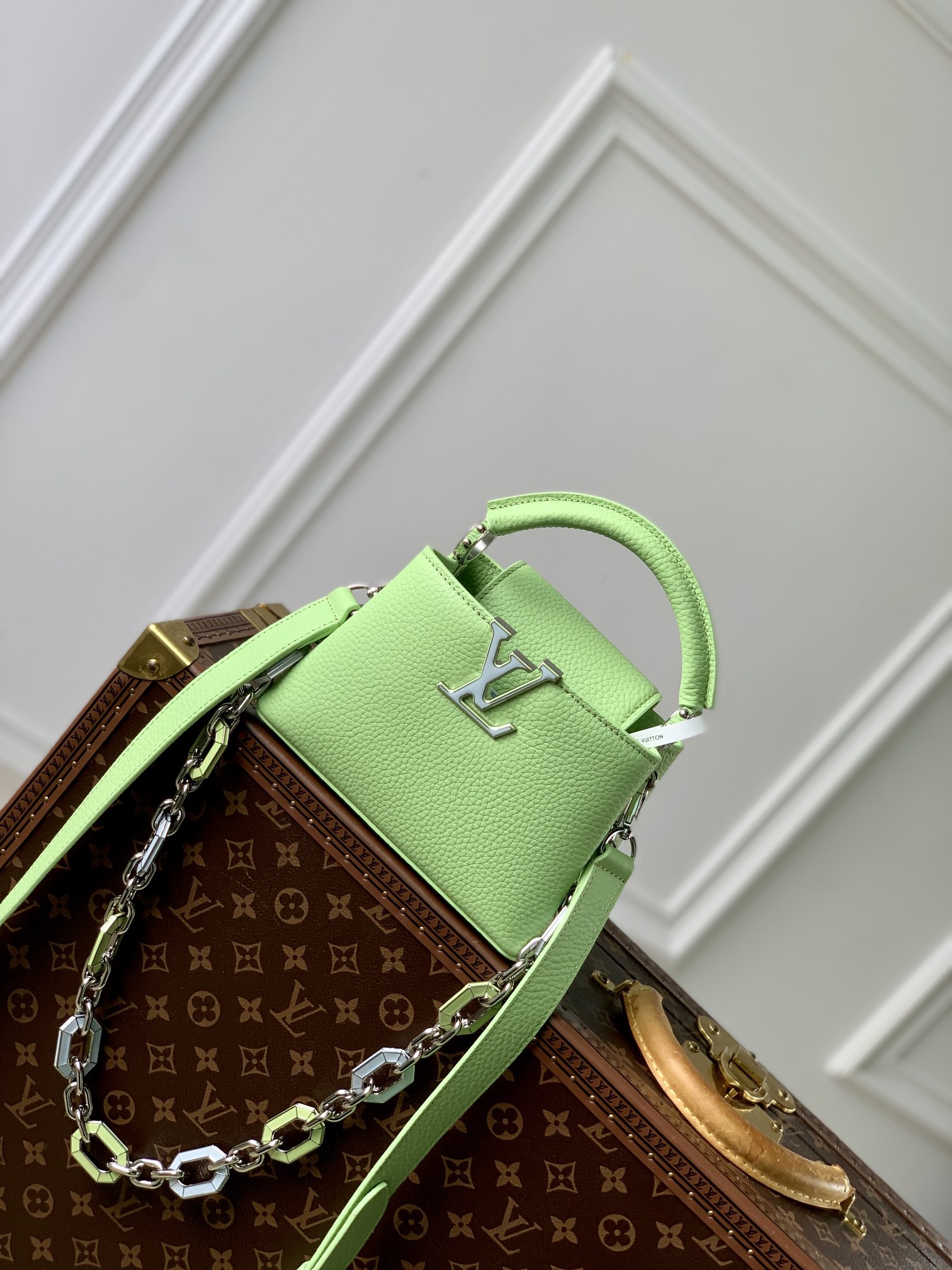 l0*is V*t0n capucines handlebag