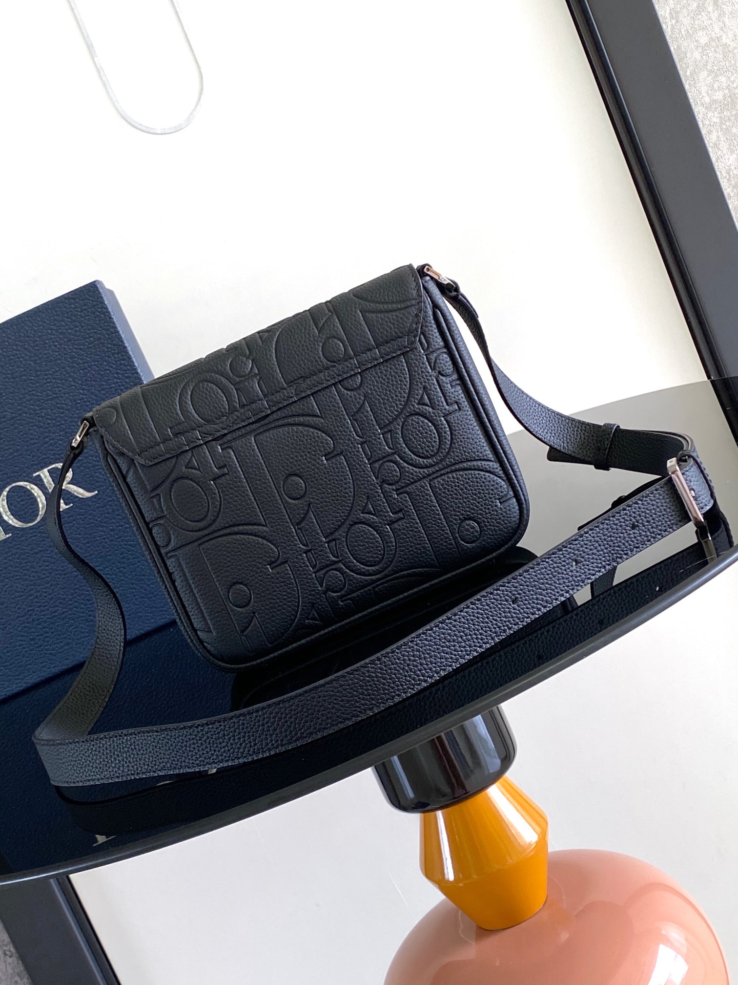 D*or men messenger bag-21 x 18 x 6cm