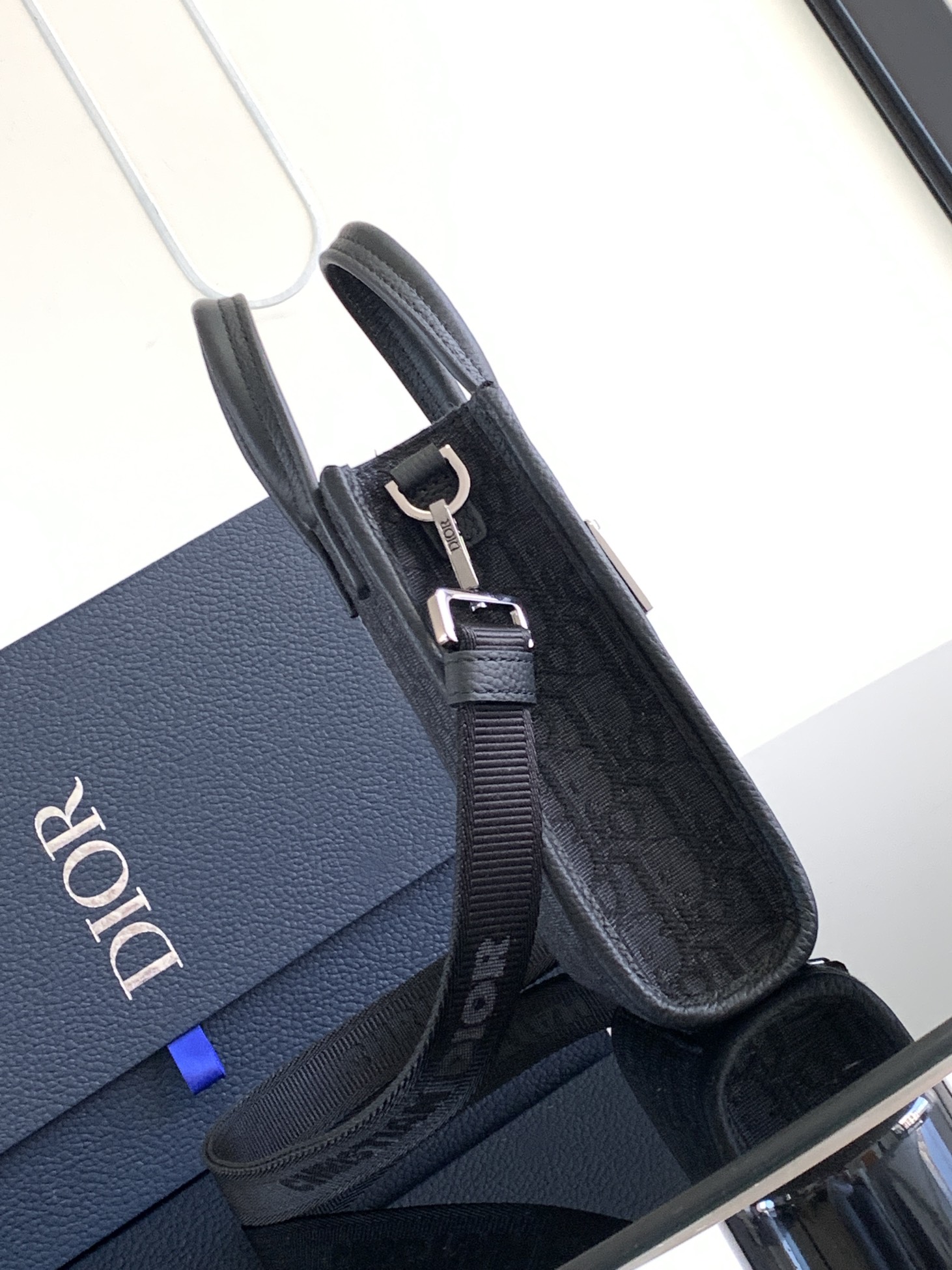 d*or safari Nor*h-south bag-14 x 19 x 6.5cm