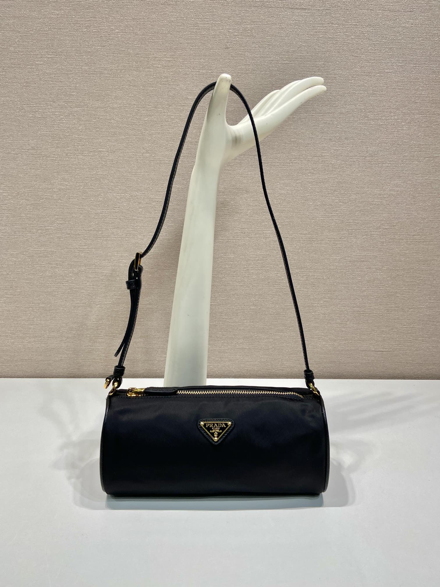 Pra*a 1ne058 underarm bag-22*9*7.5cm