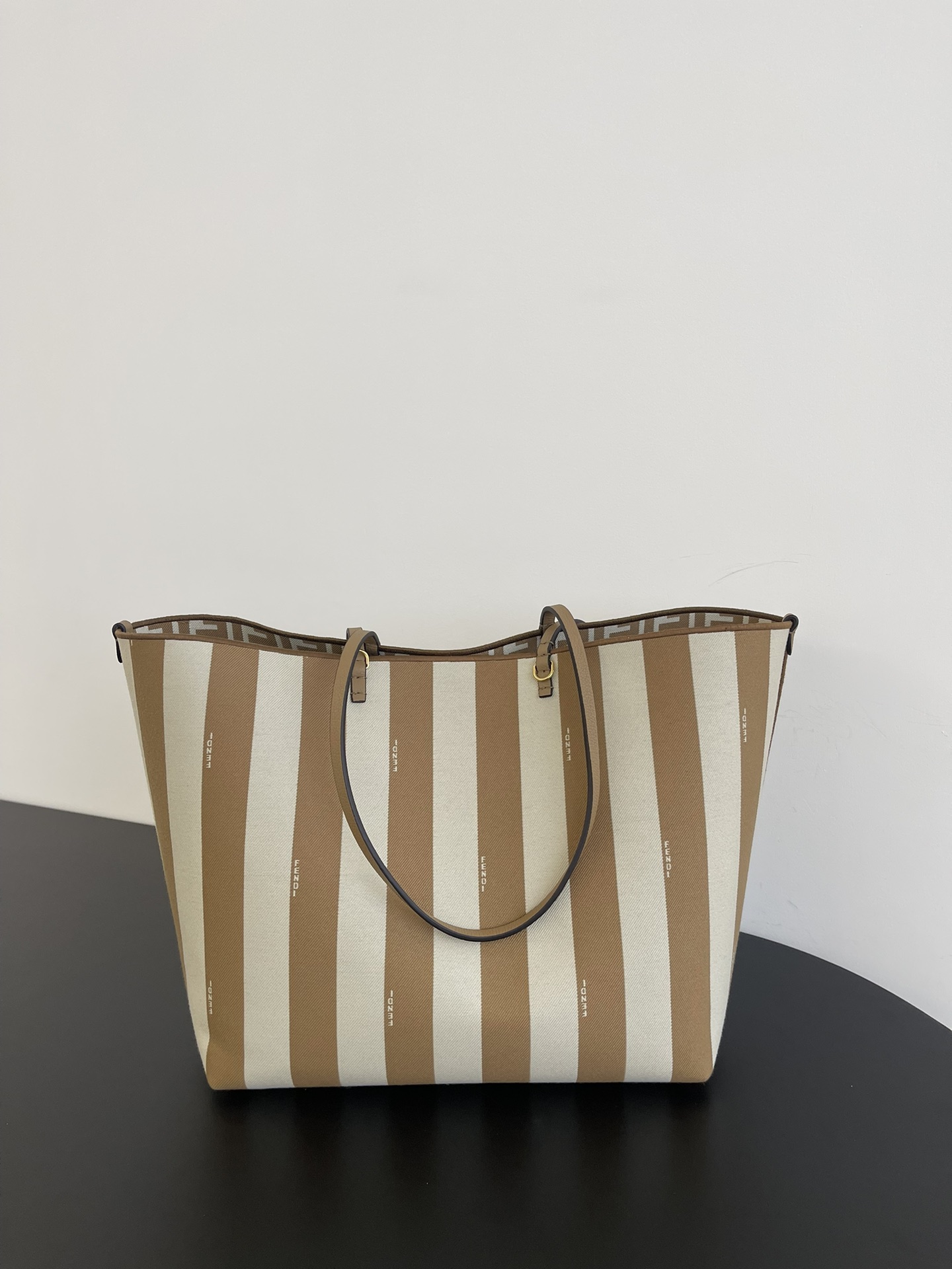 F**di tote-33x22x30cm