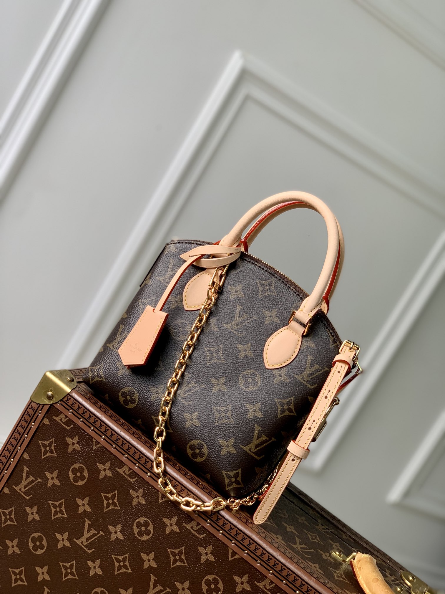 l0*is V*t0n lockit bb bag-15 x 19 x 7cm