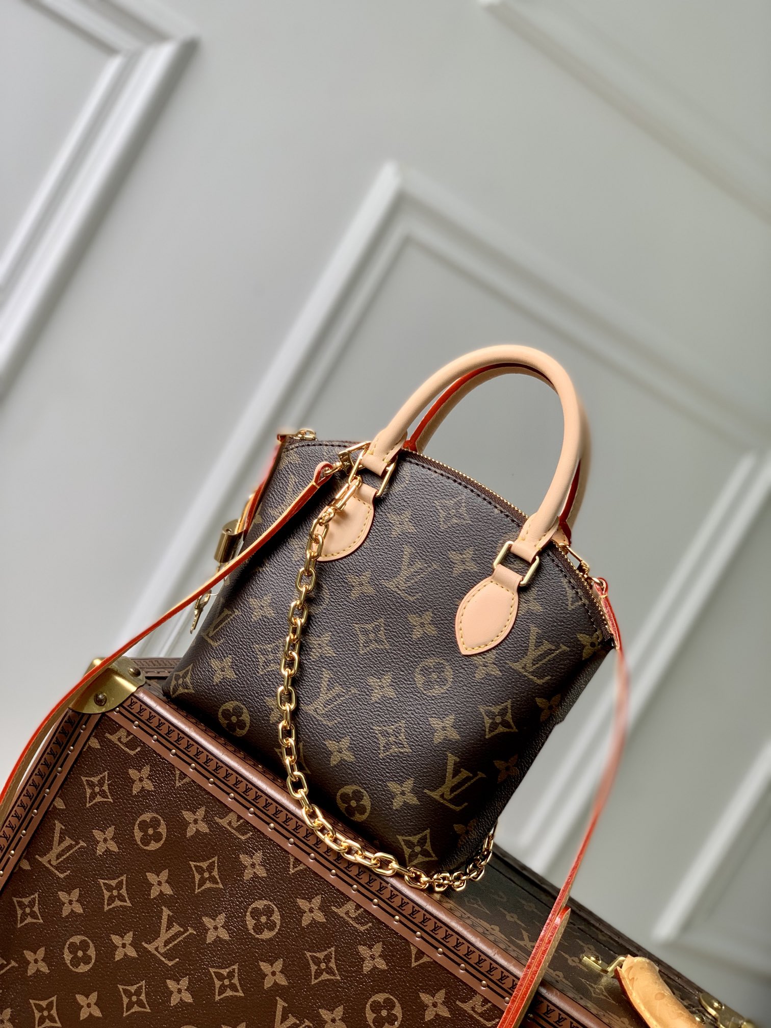 l0*is V*t0n lockit bb bag-15 x 19 x 7cm