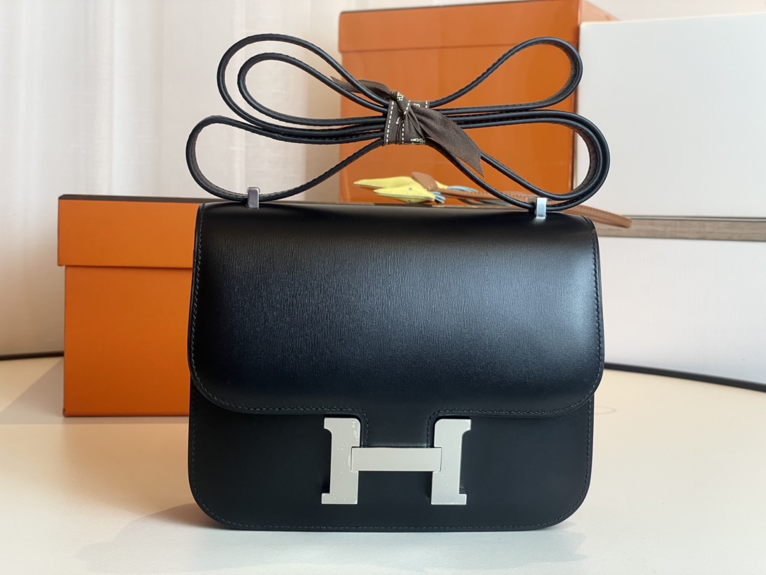 H**mes constance box leather-19cm