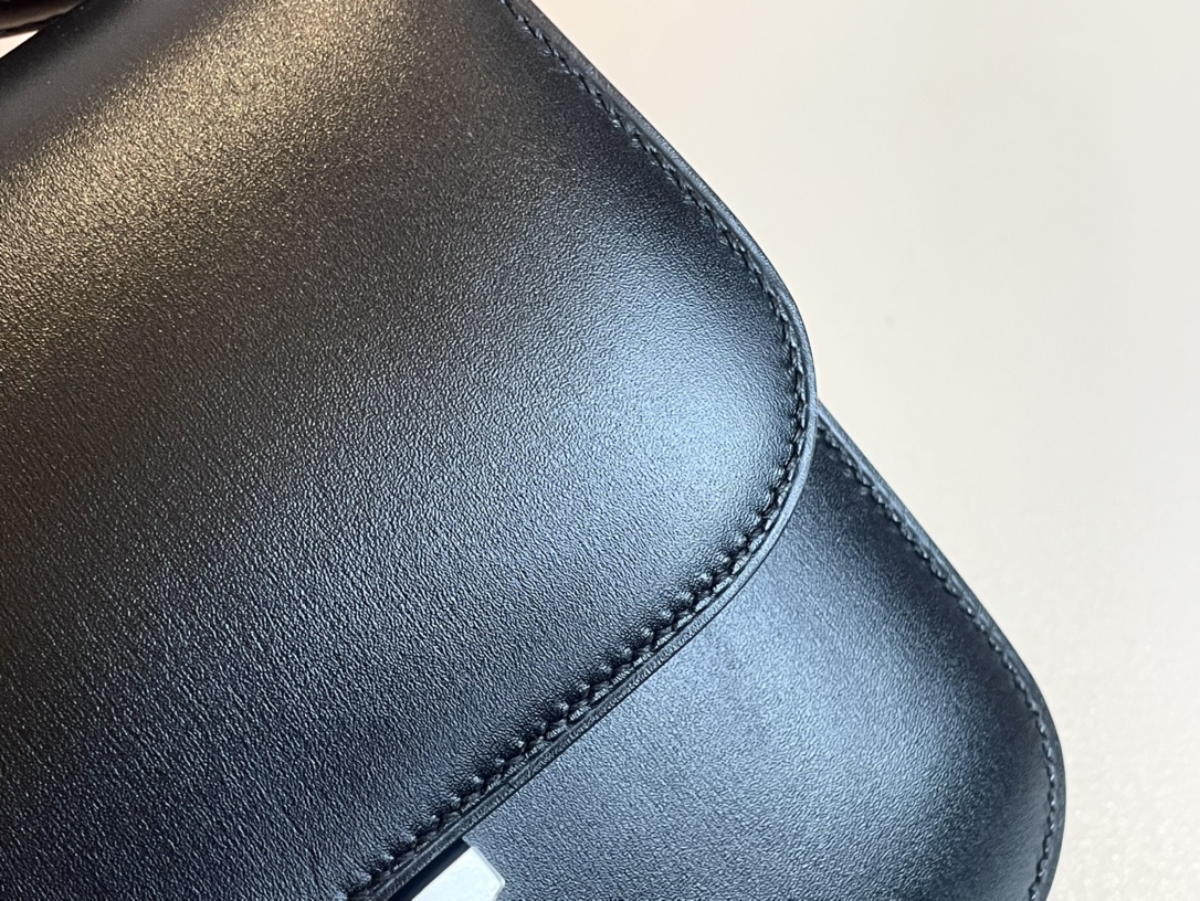 H**mes constance box leather-19cm