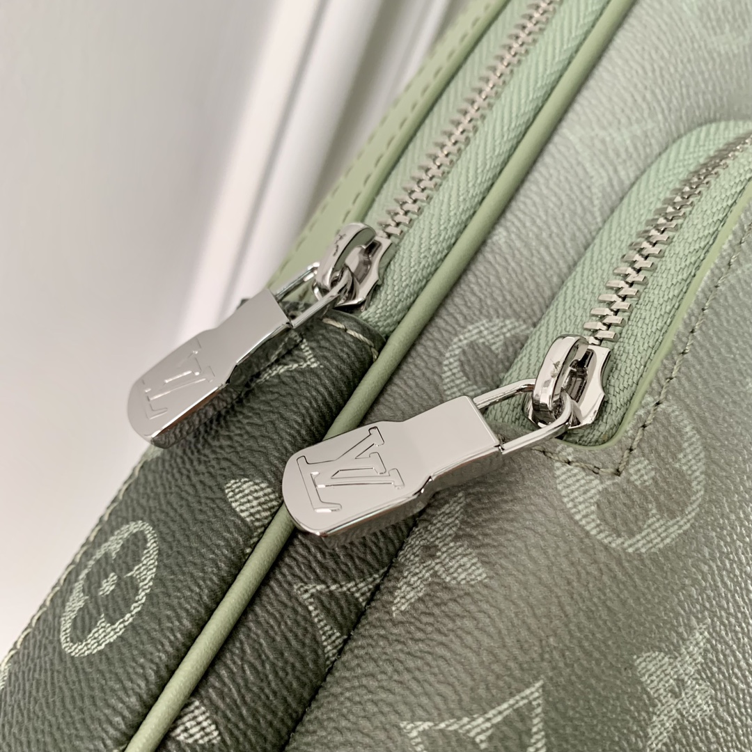 l0*is V*t0n slingbag pm -m11702-20×31×10cm