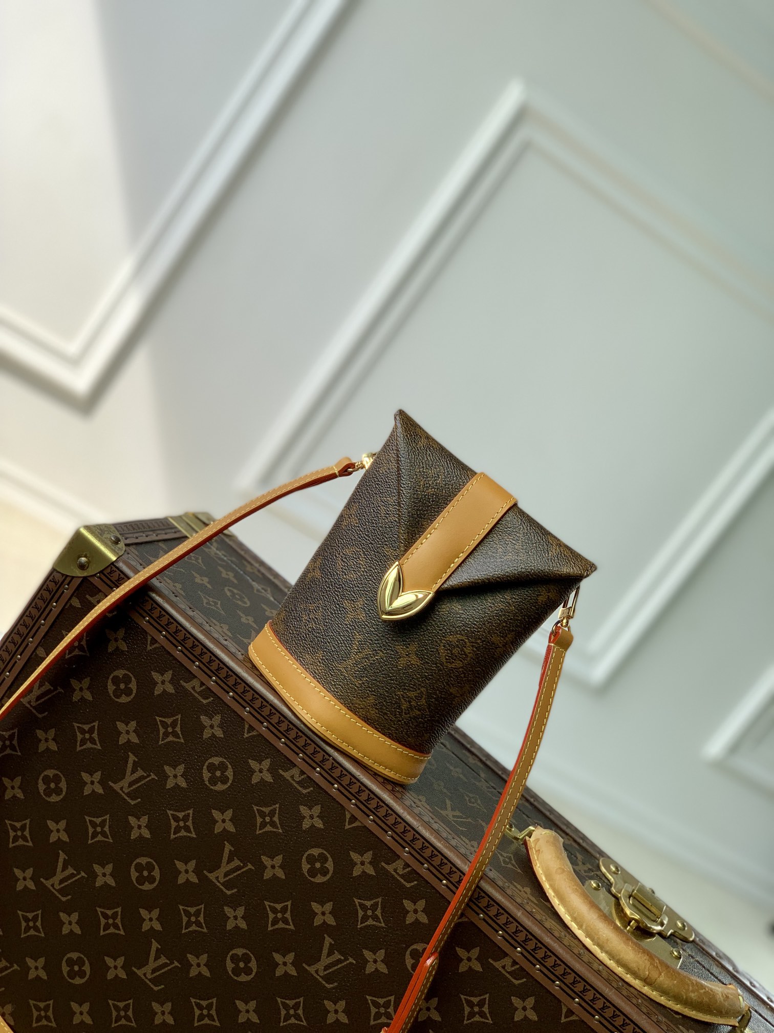 l0*is V*t0n envelope pouch-18*18.5*12.5cm